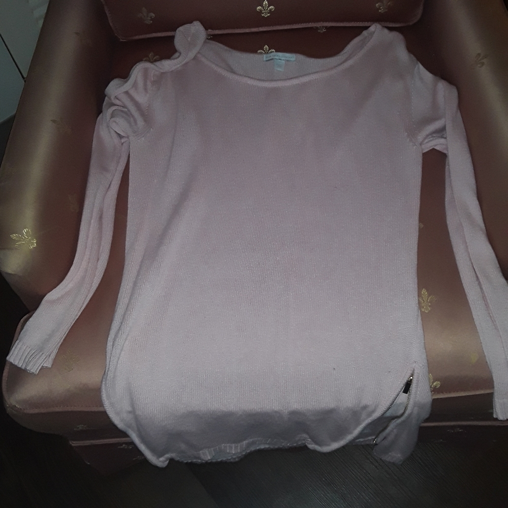 A sweater pink